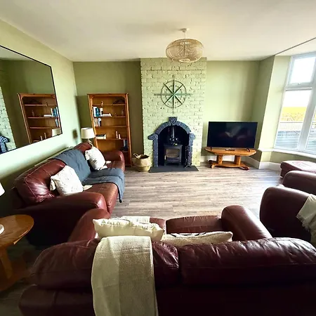 The Anchorage - Ocean Front Deck Apartment