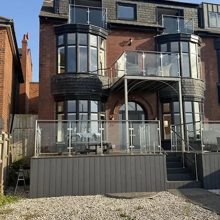 The Anchorage - Ocean Front Deck Apartment Saltburn-by-the-Sea