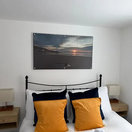 The Anchorage - Ocean Front Deck Apartment